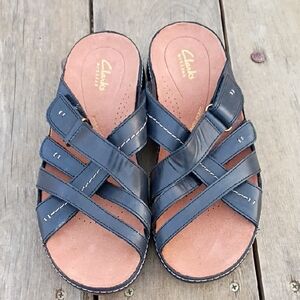 NWOB Clarks Women's Black Strappy Sandals Size 8.5